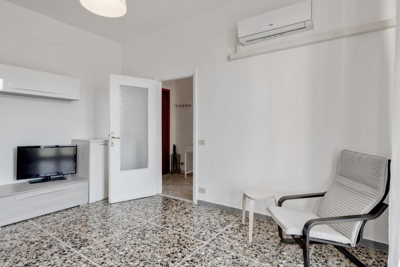 Lulli Cozy Apartment With Balcony Firenze Bagian luar foto