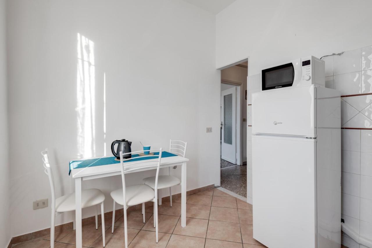 Lulli Cozy Apartment With Balcony Firenze Bagian luar foto